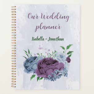 Mariage floral bleu poussiéreux violet