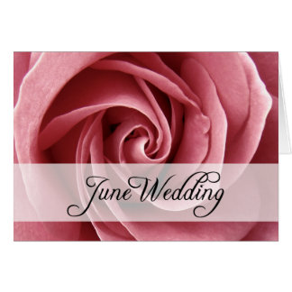Mariage juin : rose de la saison :