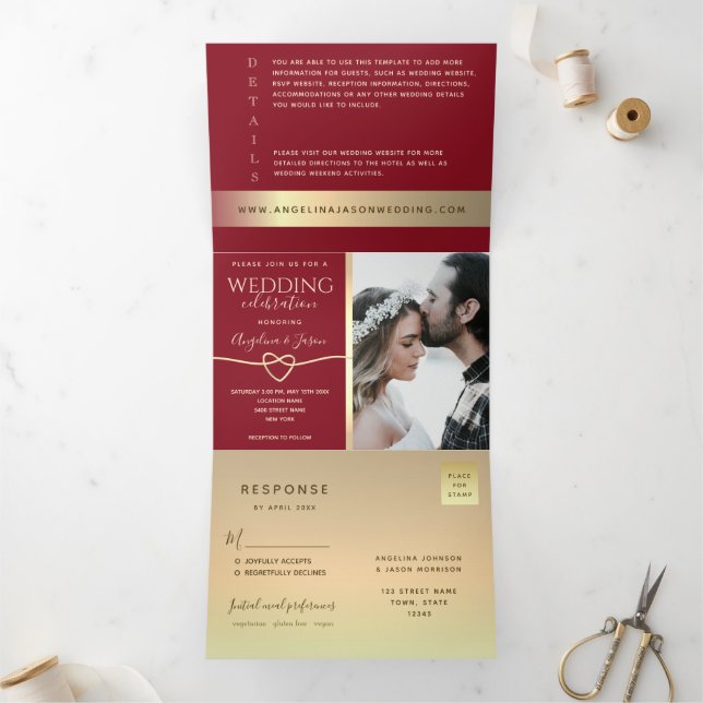 Mariage photo rouge et or Invitation à trois volet (Intérieur)