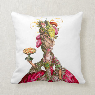 Marie Antoinette mit Kuchen und Pfau Kissen