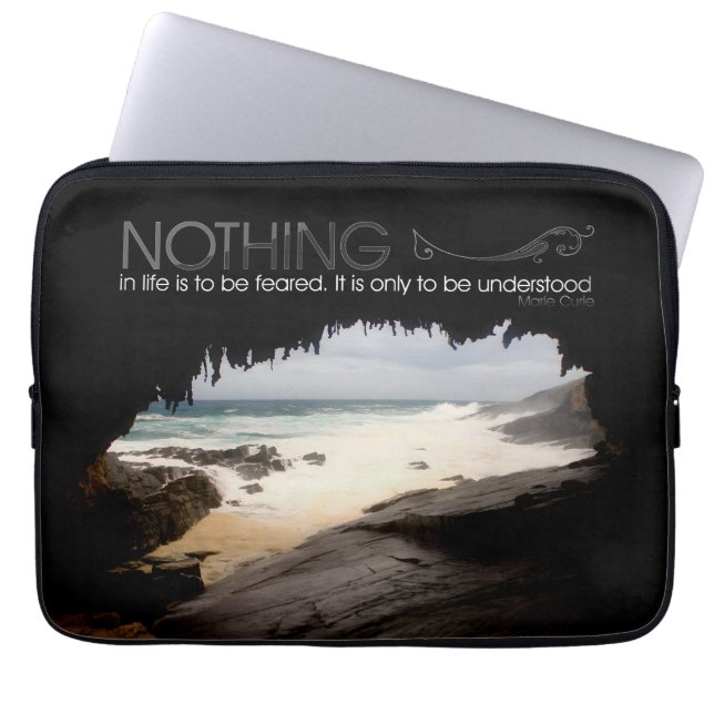 Marie Curie Inspiration Zitat "Verstehen" Laptopschutzhülle (Vorderseite)