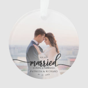 Marié pendant un Noël de garde de photo pandémique