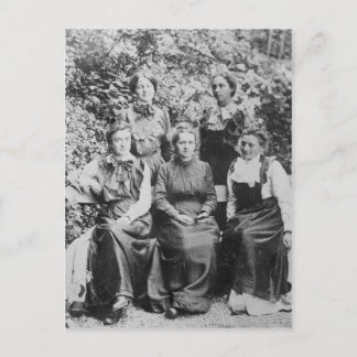 Marie Sklodowska Curie mit ihren vier Schülern Postkarte