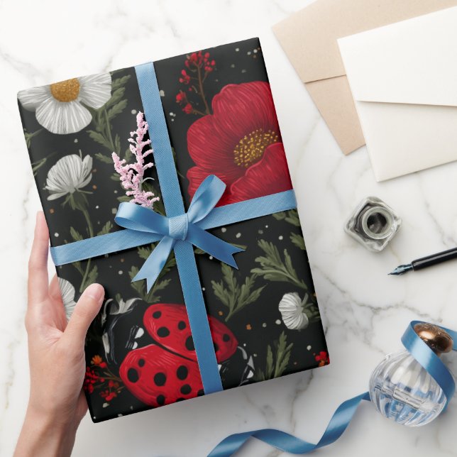 Marienkäfer Blumenmuster Geschenkpapier (Schenken)