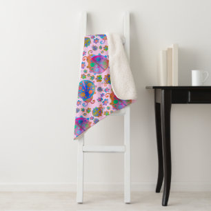 Marienkäfer zwischen den Blumen bei einem Winterun Sherpadecke