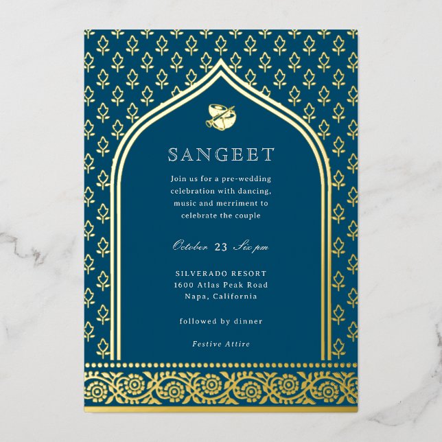 Marigold Blume Indian Floral Sangeet Gold Folieneinladung (Vorderseite)