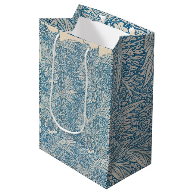Marigold von William Morris Mittlere Geschenktüte (Vorderseite Schrägansicht)
