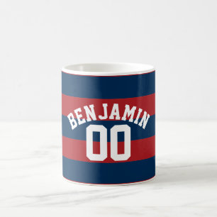 Marine-Blau-und Rot-Rugby-Streifen-Namenszahl Kaffeetasse