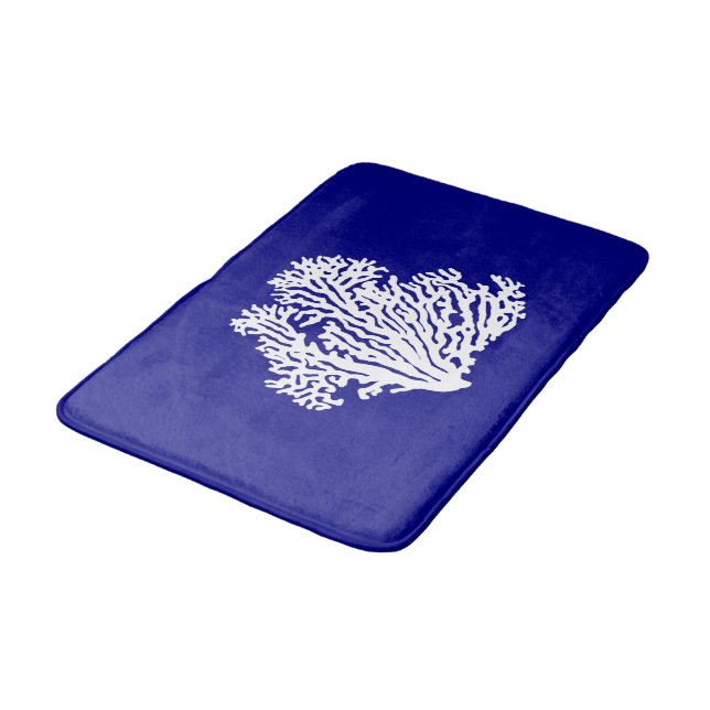 Marine-Blau-und weißeküstendekor-Koralle Badematte (Schrägansicht)