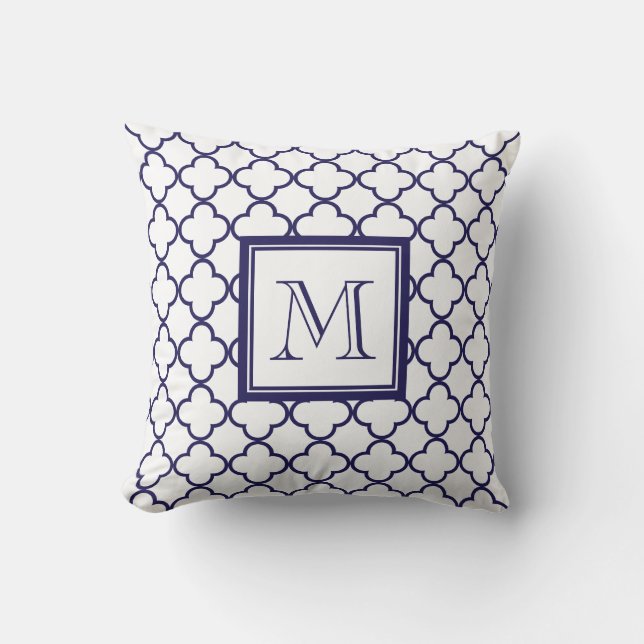 Marine-Blau, weißes Quatrefoil | Ihr Monogramm Kissen (Vorderseite)