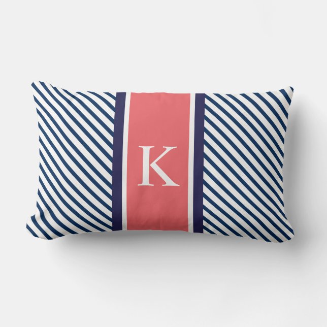 Marine-blaue Streifen u. korallenrotes Monogramm Lendenkissen (Vorderseite)