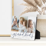 Marine | Enkelkinder machen Life Grand 3 Foto Coll Fotoplatte<br><div class="desc">Mit dieser schönen Collage aus Foto kreieren Sie ein Geschenk für eine geliebte Oma oder Großvater. "Großkinder machen das Leben groß" erscheint in marineblau-grauem Kalligraphieschreiben unter 3 Fotos ihrer Enkel.</div>