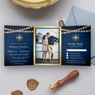 Marineblaue Holz-Nautische Goldkompass-Hochzeit Dreifach Gefaltete Einladung