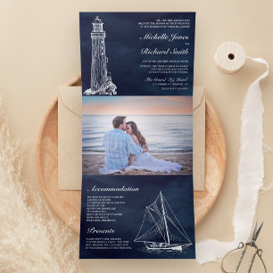 Marineblaue Leuchtturm-Segelyacht Hochzeit im mari Dreifach Gefaltete Einladung