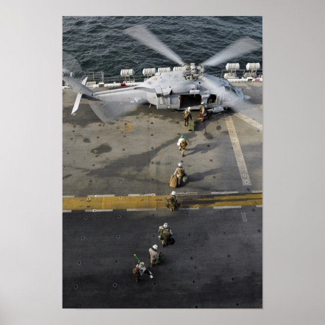 Marines bereiten sich auf den Einsatz an Bord eine Poster (Vorne)