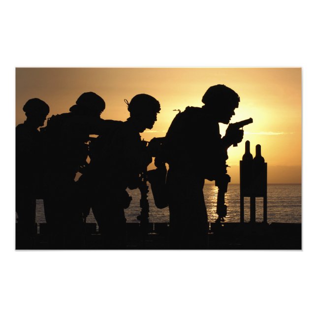 Marines feuern 9mm Handfeuerwaffen Fotodruck (Vorne)