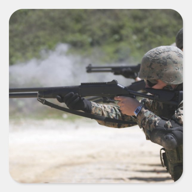 Marines feuern Schusswaffen Quadratischer Aufkleber (Vorderseite)