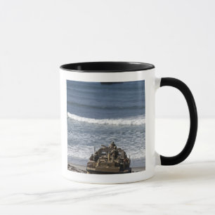 Marinesoldaten nehmen die Ankunft vorweg Tasse