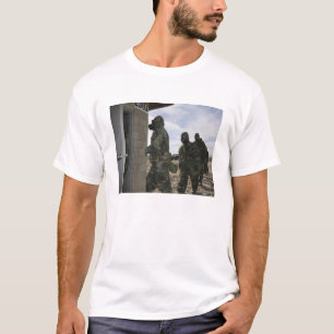 Marinesoldaten und Seeleute archivieren in die T-Shirt