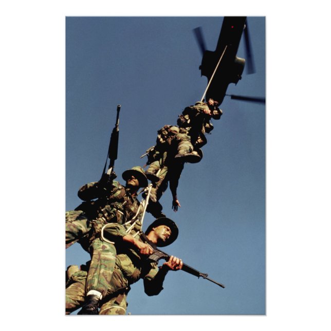 Mariniert auf einem SPIE RIG. Ein Seilgerät, das Fotodruck (Vorne)