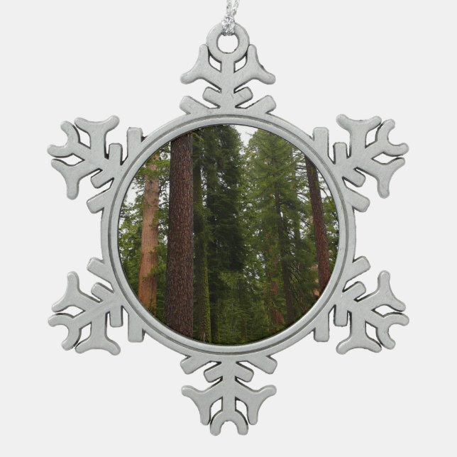 Mariposa Grove im Yosemite-Nationalpark Schneeflocken Zinn-Ornament (Vorderseite)