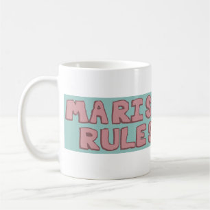 Marisa ordnet Kaffee-Tasse an - leben Sie durch Kaffeetasse