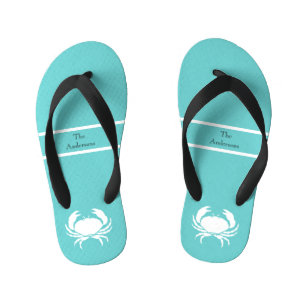 Maritimes Design mit weißer Krabbe auf Tealblau Kinderbadesandalen
