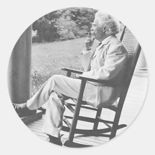 Mark Twain in den Schaukelstuhl-Aufklebern Runder Aufkleber