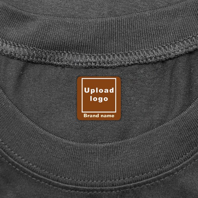 Markenbezeichnung auf dem braunen Bekleidungslabel Etiketten (Brown square clothing label with your business brand)