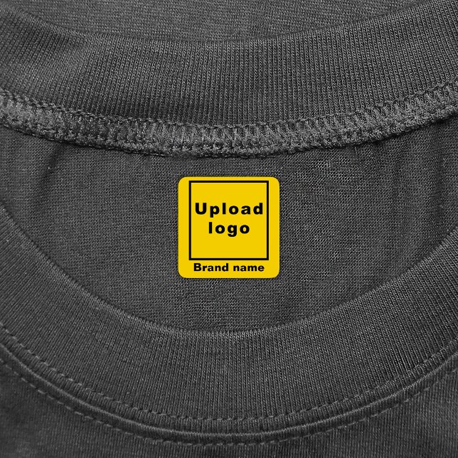 Markenbezeichnung auf dem Gelben Platz Etiketten (Yellow square clothing label with your business brand)