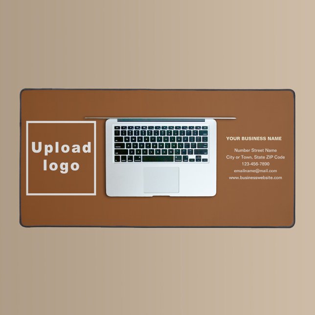 Markenbezeichnung auf der Brown Desk Mat Schreibtischunterlage (Build brand name awareness. Your business brand on brown desk mat.)