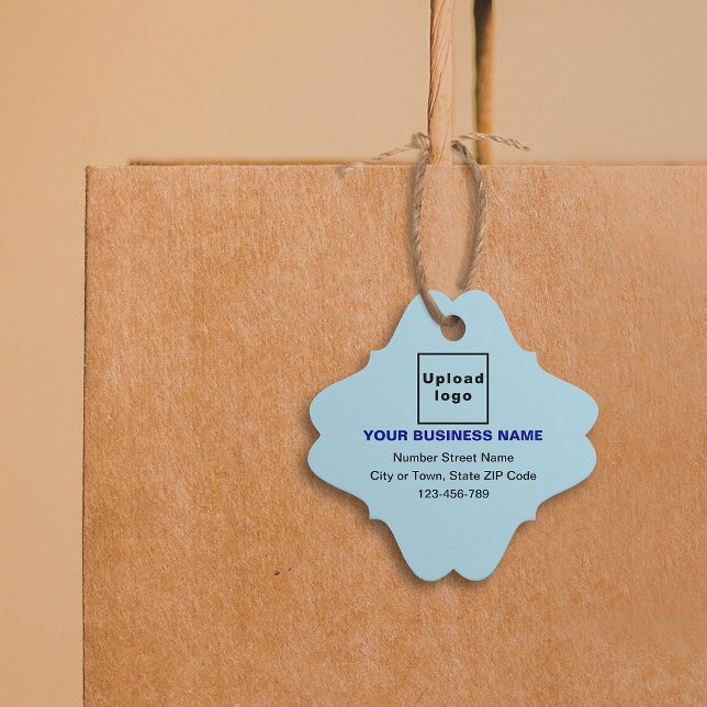 Markenbezeichnung auf der hellblauen Extravagant-P Geschenkanhänger (Build brand name wareness. Your business brand on light blue fancy square tag.)