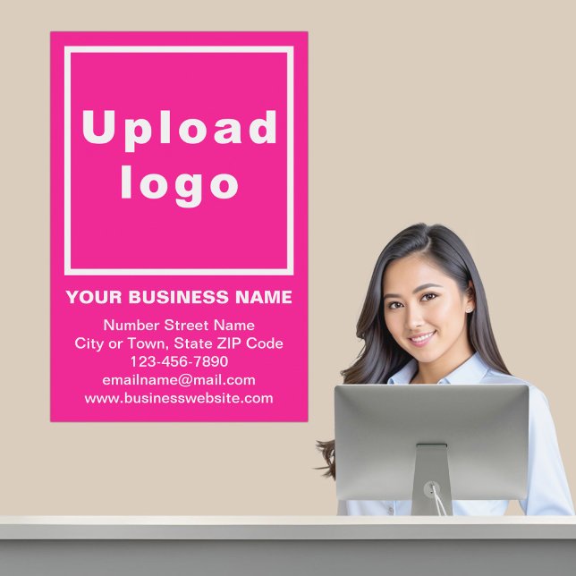 Markenbezeichnung auf rosa Plakat (Business brand on pink poster in business reception.)