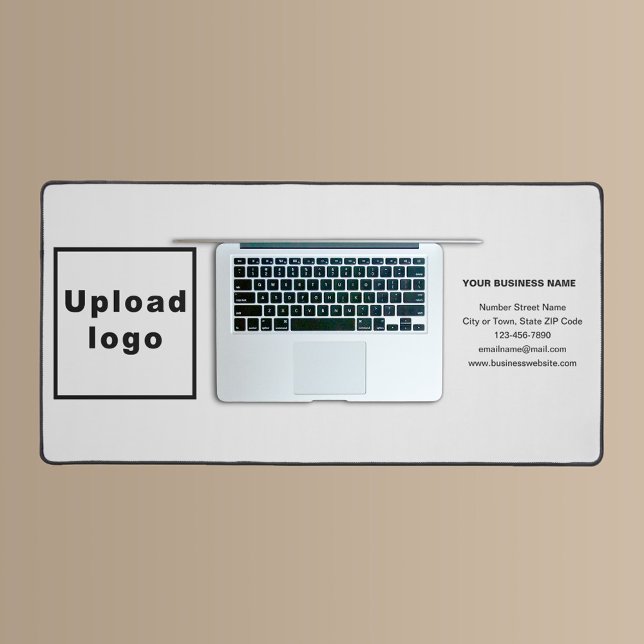 Markenbezeichnung auf White Desk Mat Schreibtischunterlage (Build brand name awareness. Your business brand on white desk mat.)