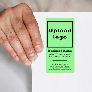 Markenbezeichnung für hellgrüne Portrait Shipping