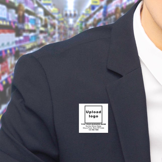 Markenname am weißen Platz Namensschild (Build brand name awareness. Your business brand on white square name tag.)