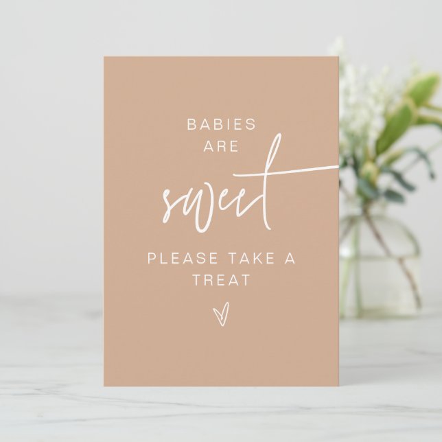 MARLO Bohemisch Beige Babys sind süße Gefälligkeit Einladung (Stehend Vorderseite)