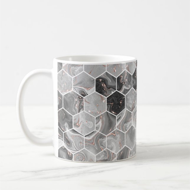 Marmorhexagon nahtlose Textur mit Goldmuster Kaffeetasse (Links)