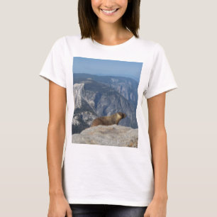 Marmot mit Blick auf den Halbkuppel von der Clouds T-Shirt