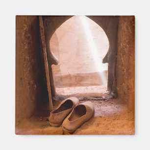 Marokkanische Schuhe am Fenster Magnet