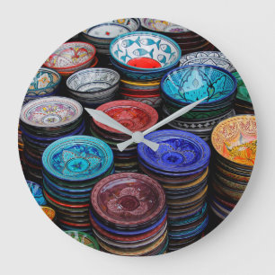 marokkanische Teller auf dem Markt Große Wanduhr