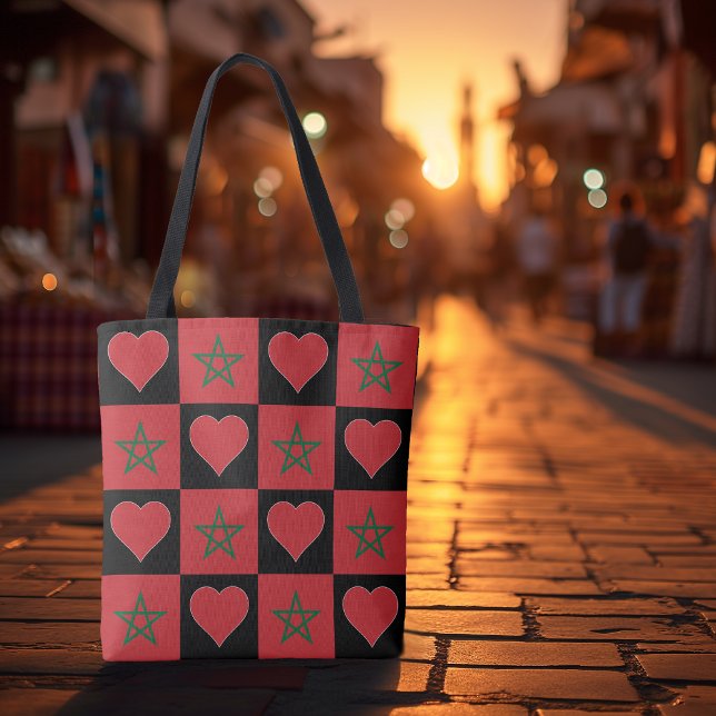Marokko Flaggen Herz Muster Patriotisch Marokko Tasche (Morocco tote bag with Moroccan flag and heart pattern at a Marrakech marketplace.)