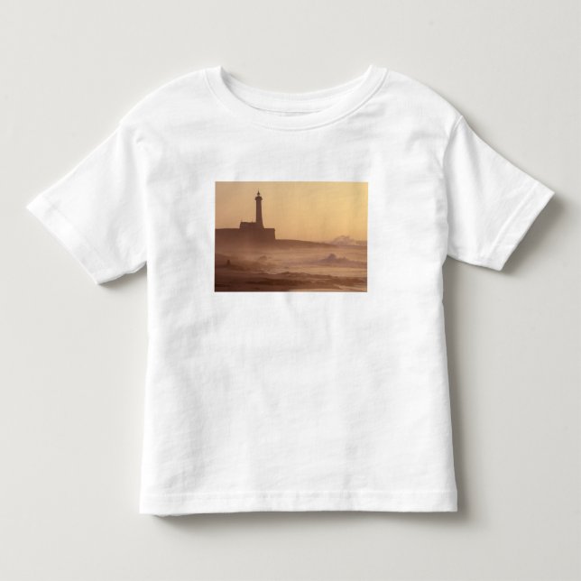Marokko, Rabat, Leuchtturm bei Sonnenuntergang mit Kleinkind T-shirt (Vorderseite)