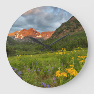Maroon Bells Reflect Into Calm Maroon Lake Große Wanduhr
