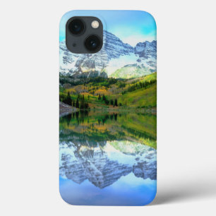 Maroon Bells spiegeln sich im Maroon Lake iPhone 13 Hülle