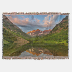 Maroon Bells spiegeln sich in den ruhigen Maroon L Decke
