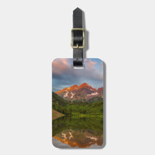 Maroon Bells spiegeln sich in den ruhigen Maroon L Gepäckanhänger