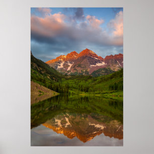 Maroon Bells spiegeln sich in den ruhigen Maroon L Poster