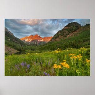 Maroon Bells spiegeln sich in den ruhigen Maroon L Poster