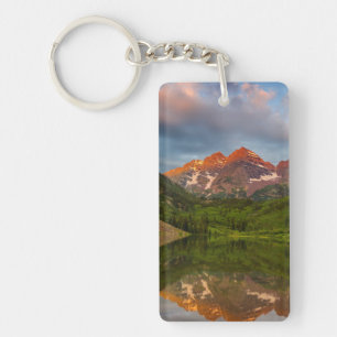 Maroon Bells spiegeln sich in den ruhigen Maroon L Schlüsselanhänger